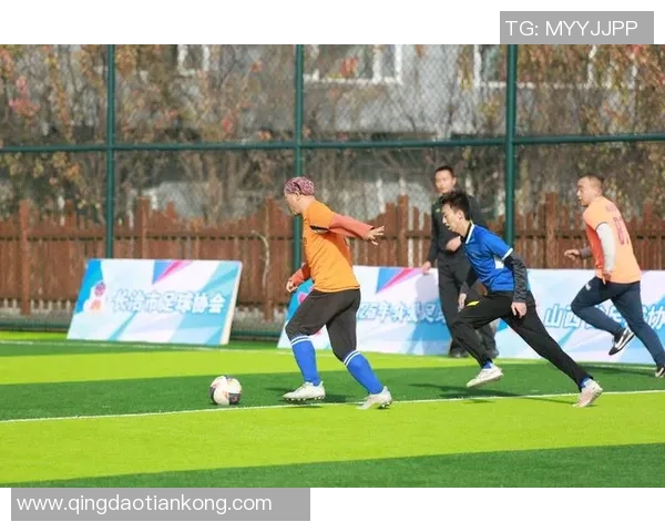 足球瞬间的魅力接力图集展现激情与团队精神的完美结合